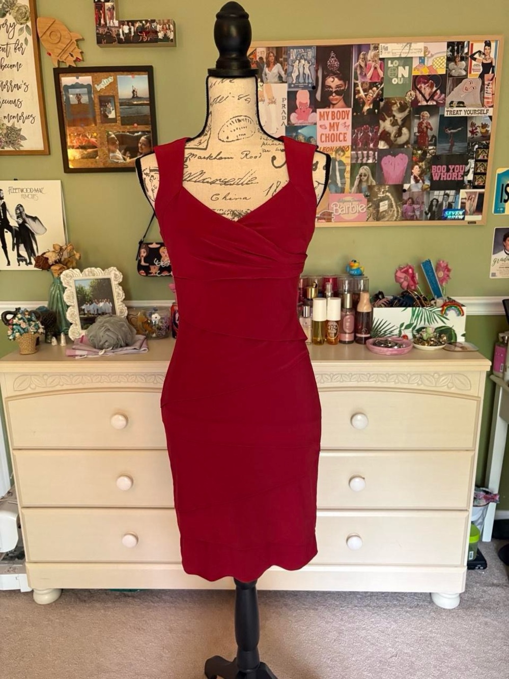 Classic Sleeveless Red Sheath Dress